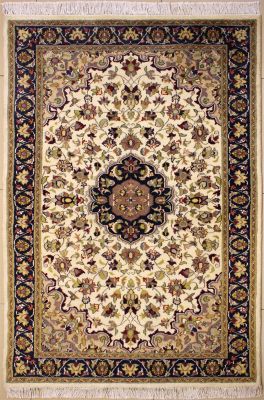 4'1"x6'6" Dreamlike Medallion Pak Persian Rug in Spellbinding White, Beige & Blue, New 4x6 Wool, Silk Double Knot Artwork, Hand-Knotted Kashan / Isfahan Rug, qk08916 