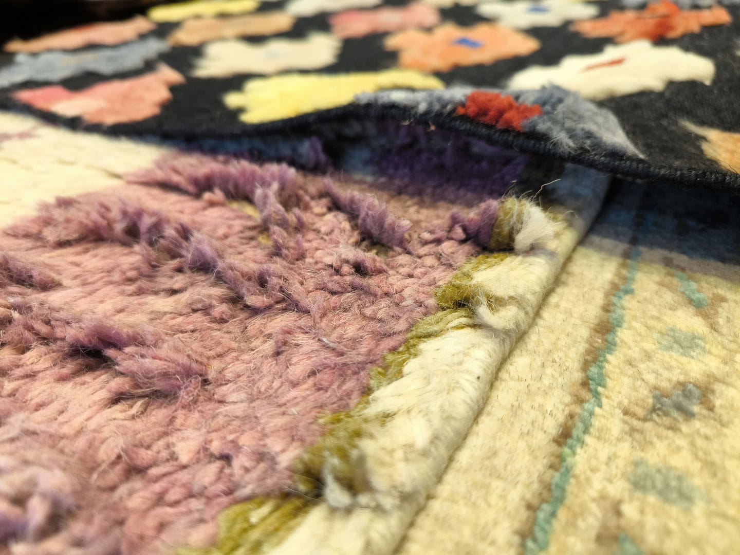 The Impact of Texture: High Pile vs. Low Pile Rugs